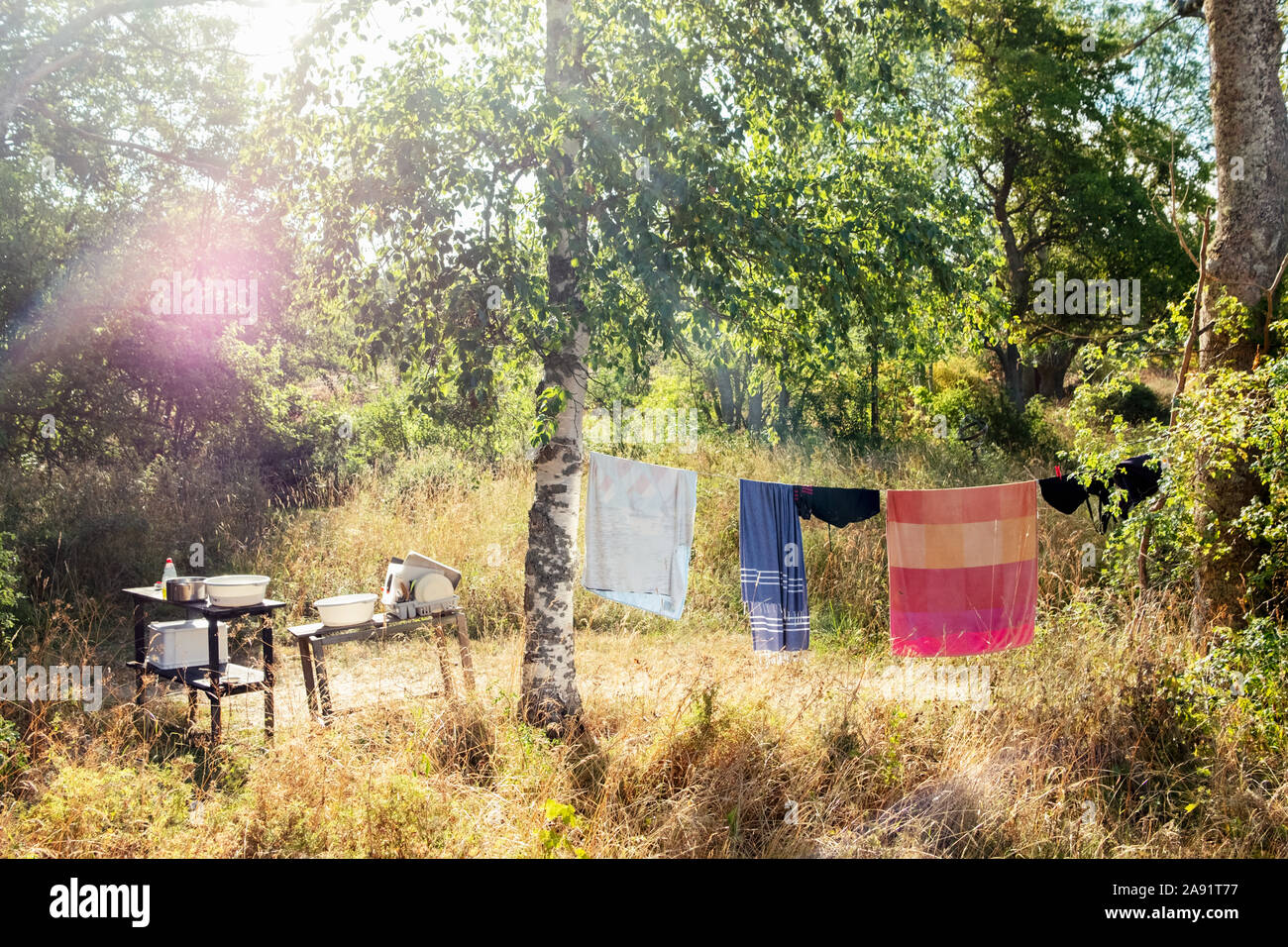 Servizio lavanderia appesi in giardino Foto Stock