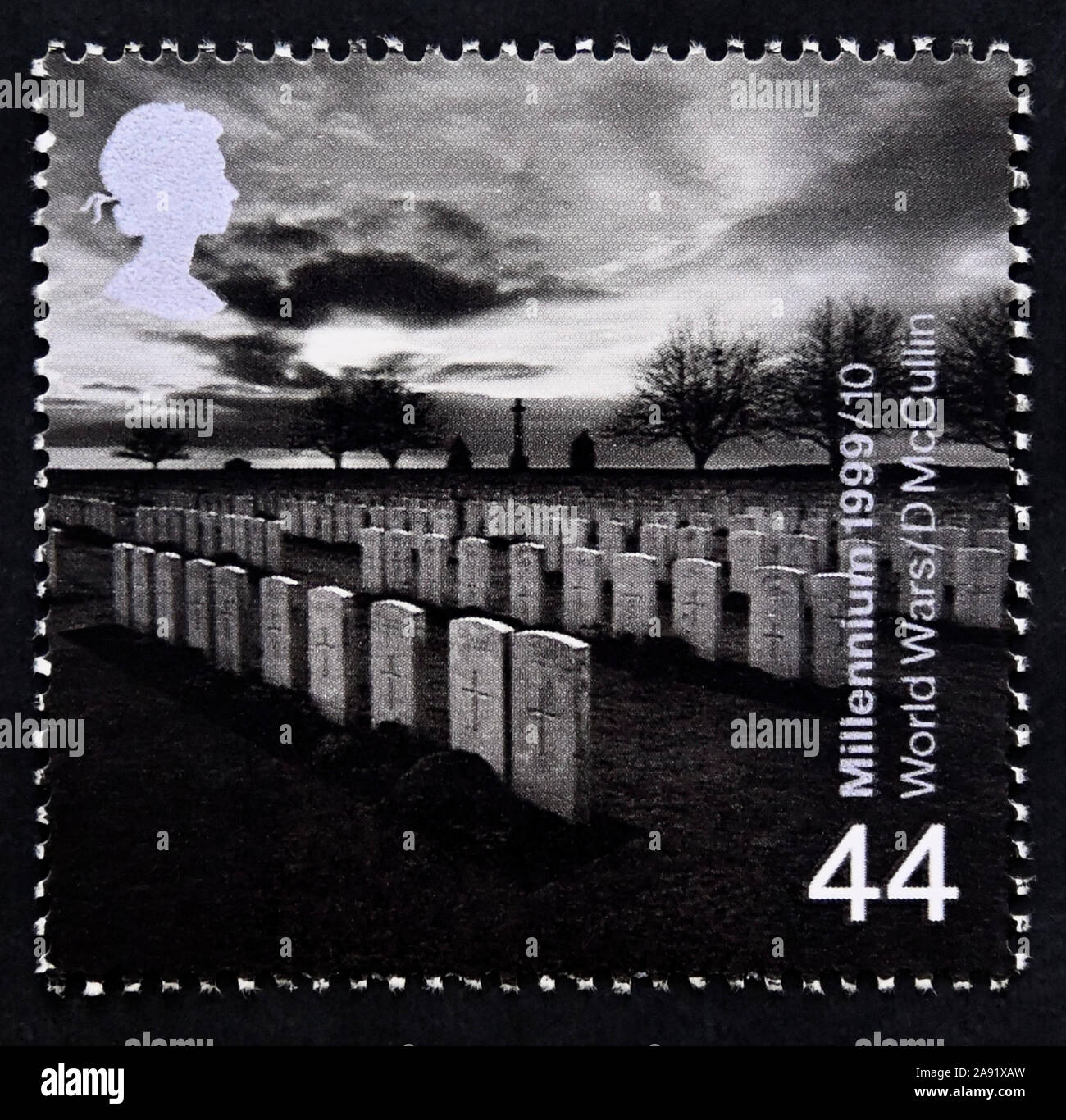 Francobollo. La Gran Bretagna. La regina Elisabetta II. Millennium serie. Il soldato del racconto. War Graves cimitero, le somme (I Guerra Mondiale). 44p. Foto Stock