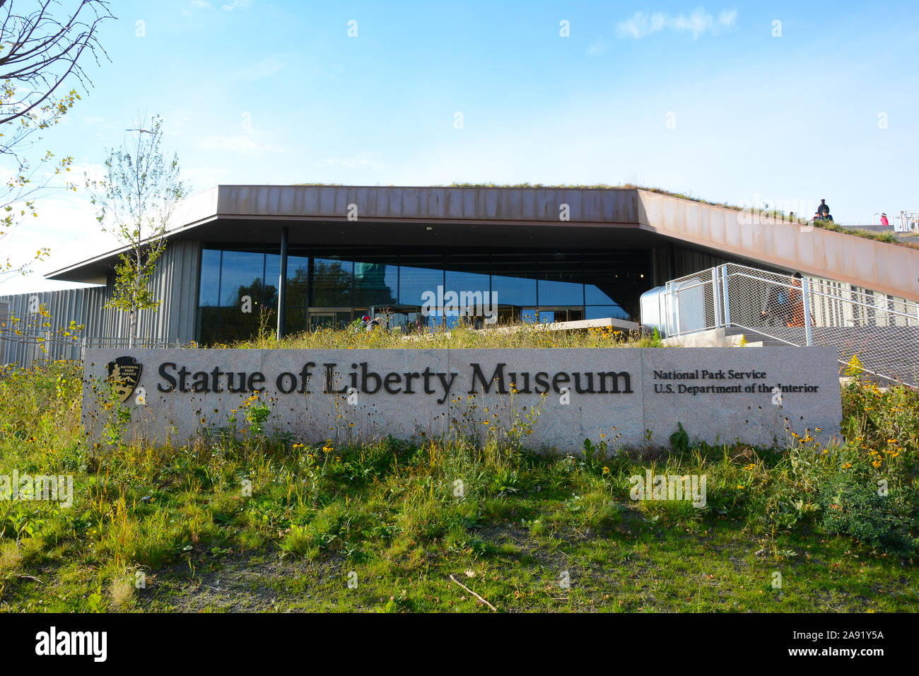 NEW YORK, NY - 04 NOV 2019: la Statua della Libertà museo, focalizzata sulla creazione, il significato e la storia della Statua della Libertà, aperto il 16 maggio 20 Foto Stock