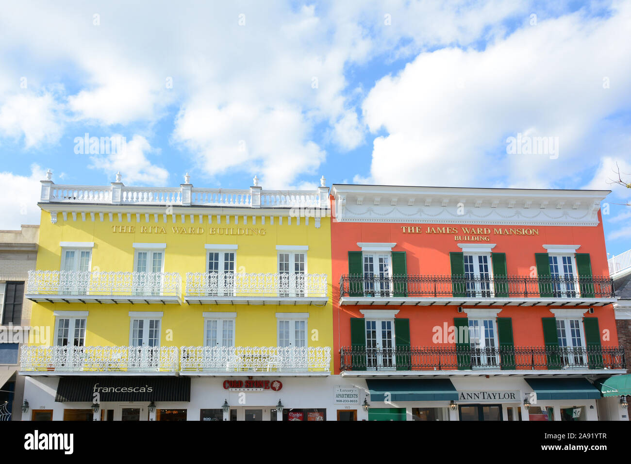 WESTFIELD, NEW JERSEY - 02 NOV 2019: Rita edificio Ward e James Ward Mansion edificio nel quartiere del centro storico di Westfield. Foto Stock