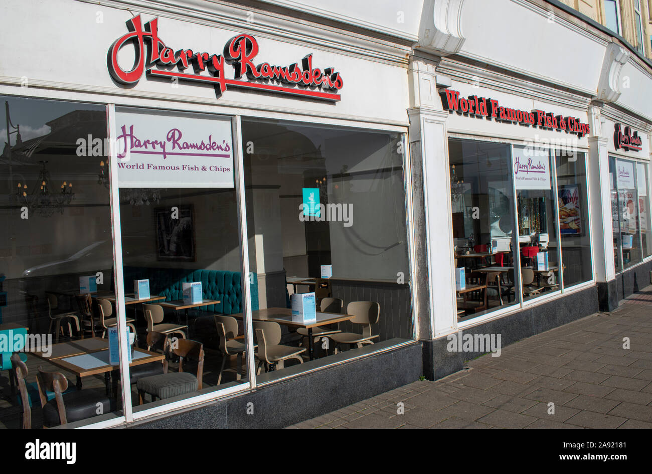 Worthing, West Sussex, Regno Unito, Novembre 12, 2019, Harry Ramsden's Fish & Chip Shop sul lungomare a Worthing. Foto Stock