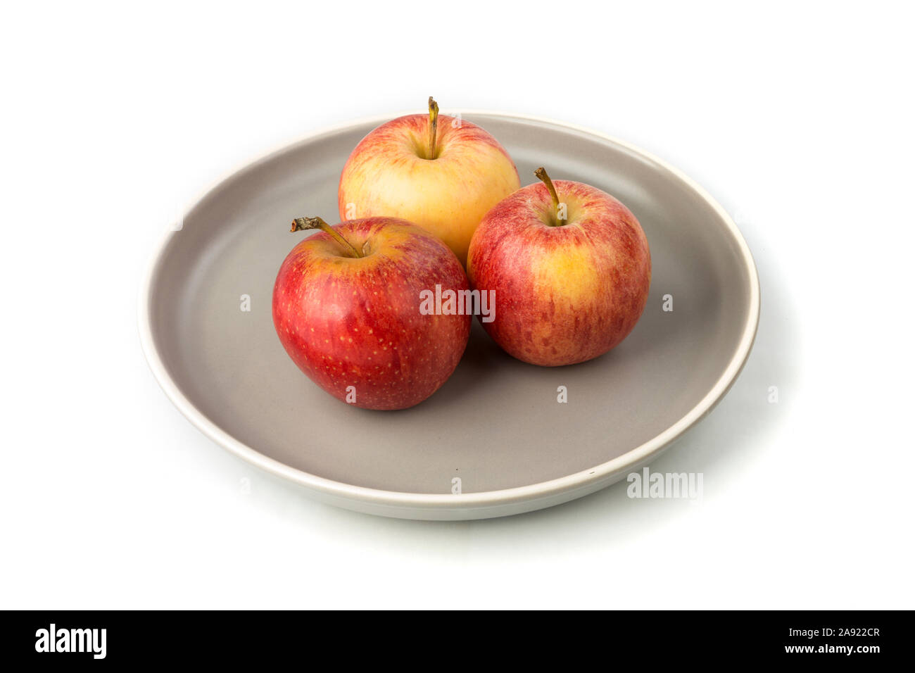 Piastra di tre tutto mature materie gialle e rosse mele Foto Stock