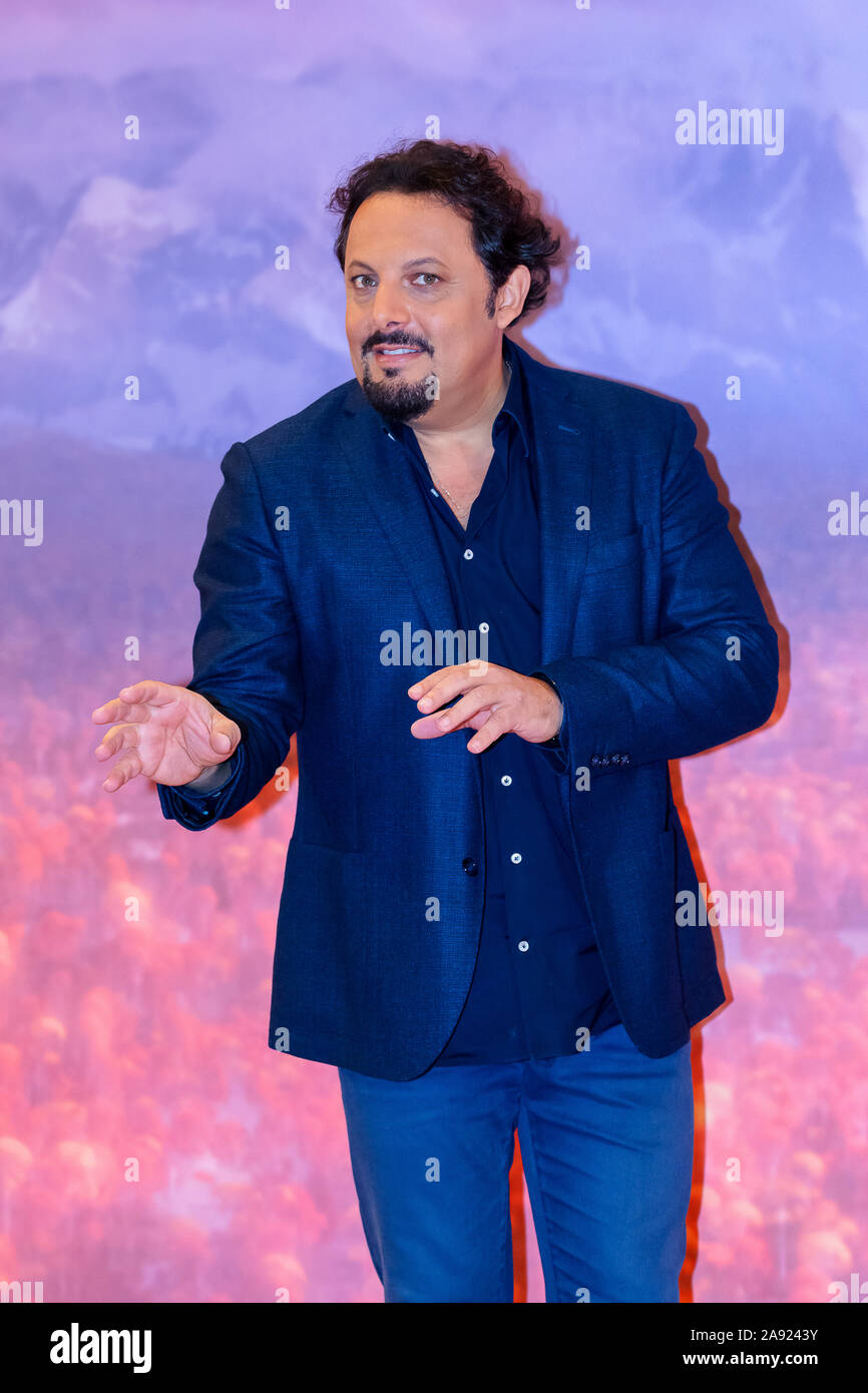 Roma, Italia. Xii Nov, 2019. Enrico Brignano partecipa al photocall del film 'congelate 2 - Il segreto di Arendelle' diretto da Jennifer Lee e Chris Buck, al St. Regis Hotel Roma Credito: Pacific Press Agency/Alamy Live News Foto Stock