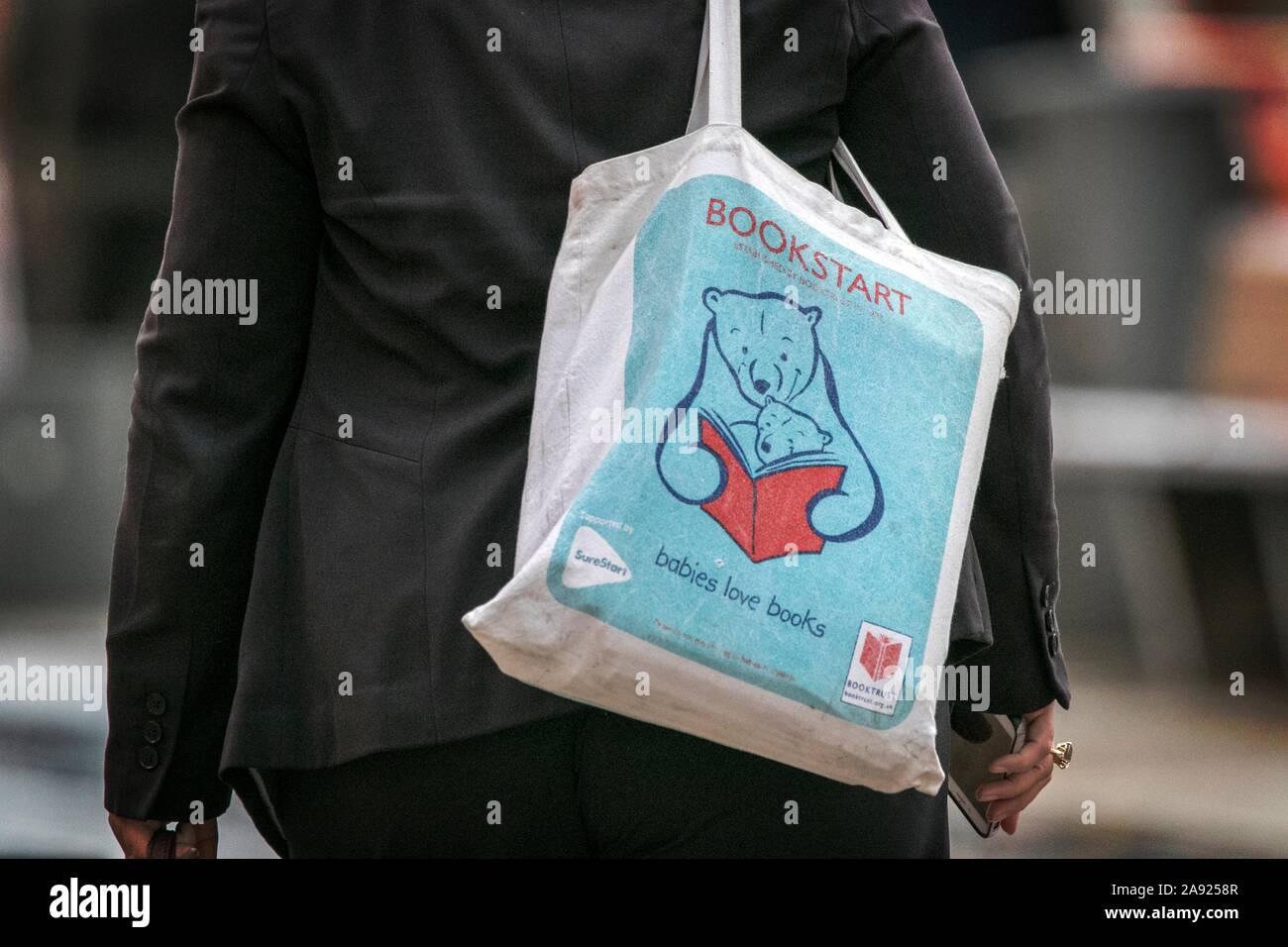 BookStart; 100% riciclato riutilizzabili sacchi di tela per la vita Foto Stock