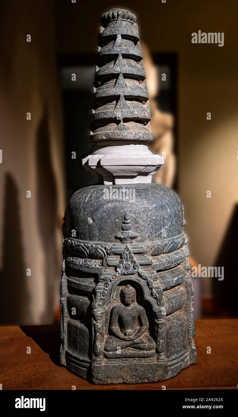 Italia Piemonte Torino - Palazzo Mazzonis - Mao Museo d'Arte Orientale ) - Museo di Arte Orientale - Ricostruzione di un stupa votivi - nord- est dell India (Bihar ) decimo secolo D.C. Foto Stock