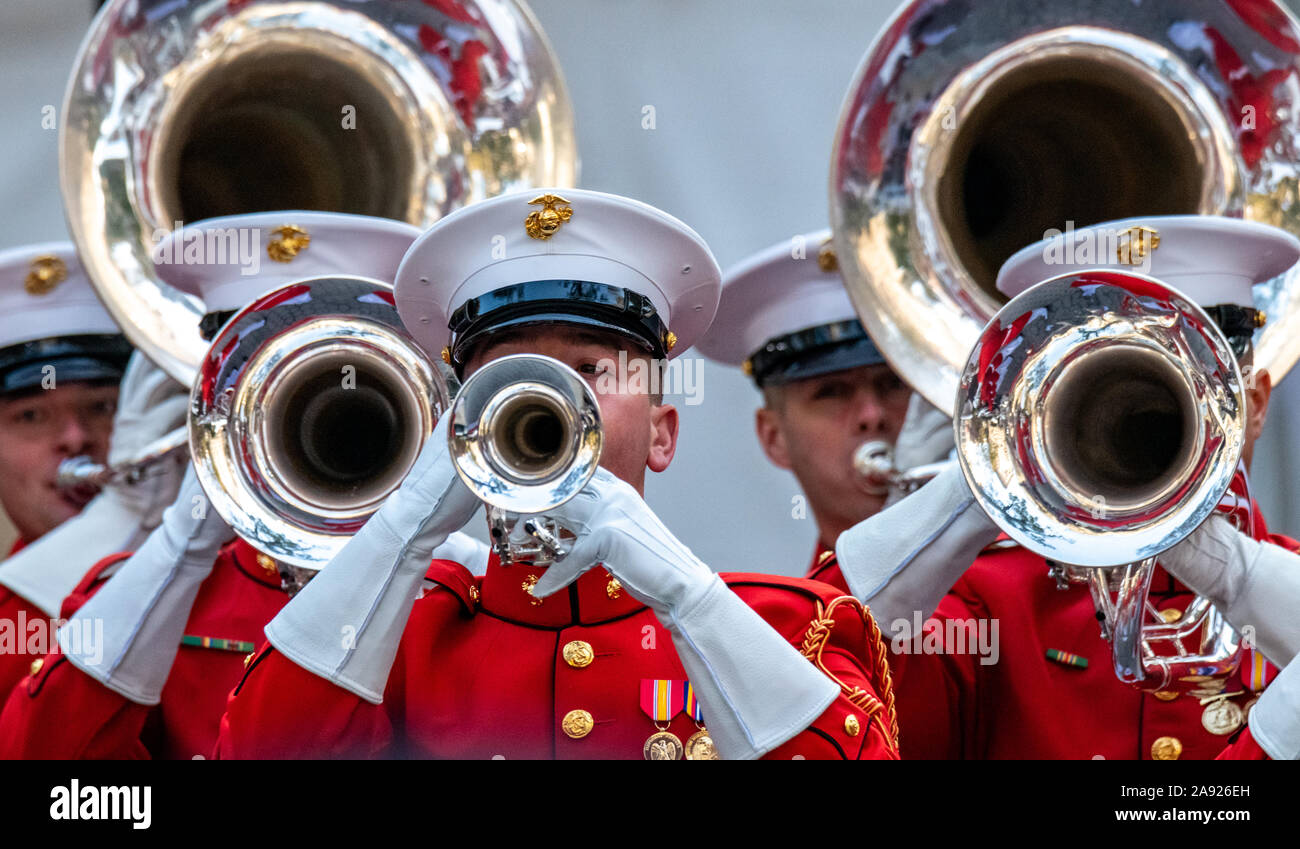 New York, Stati Uniti d'America, 11 novembre 2019. I musicisti del US Marine Corps band eseguire a veterani parata del giorno nella città di New York. Foto di Enrique Shore. Foto Stock