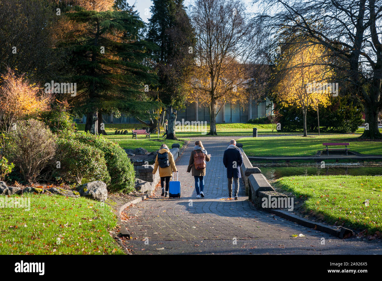 La città di Cork, Cork, Irlanda. 12 Novembre, 2019. Visitatori passeggiata attraverso Fitzgerald's Park che è il più grande parco pubblico nella città di Cork e fu ori Foto Stock