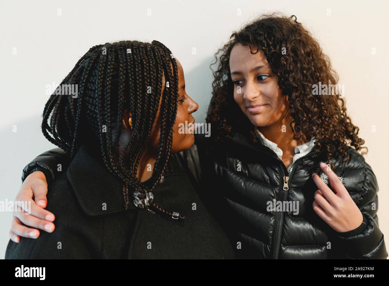 Madre e figlia adulta Foto Stock