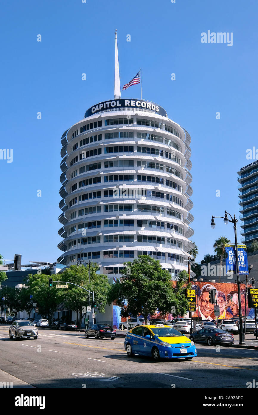 La torre del Campidoglio, la sede centrale della società di Capitol Records di Hollywood e Los Angeles, California, Stati Uniti d'America Foto Stock