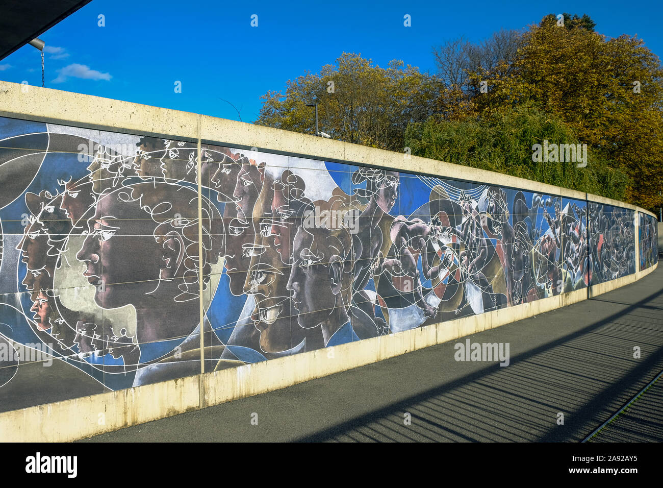 Il lato destro di Hans Erni di affresco sulla parete perimetrale del Palazzo delle Nazioni Unite a Ginevra, Svizzera Foto Stock