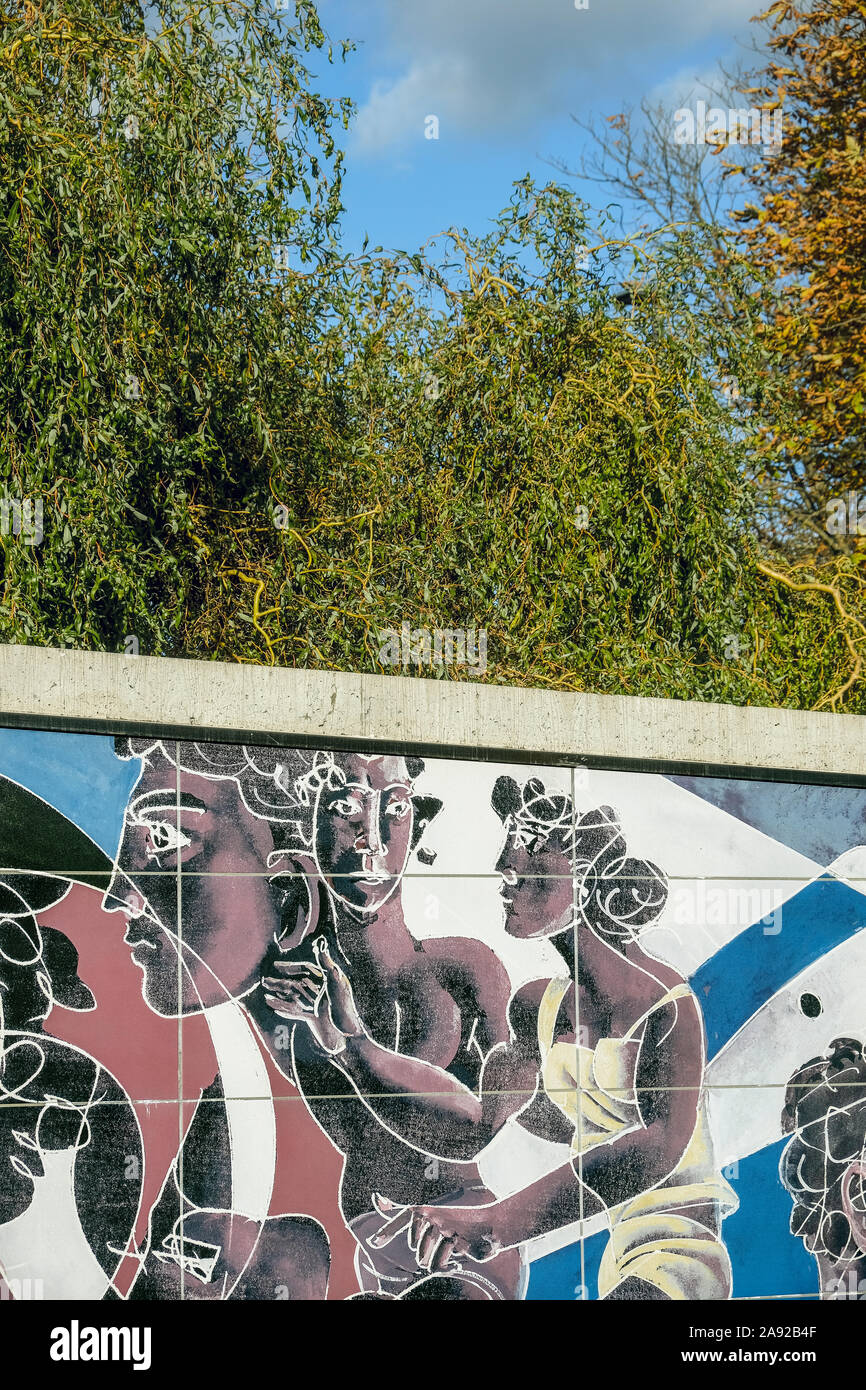 Il lato destro di Hans Erni di affresco sulla parete perimetrale del Palazzo delle Nazioni Unite a Ginevra, Svizzera Foto Stock