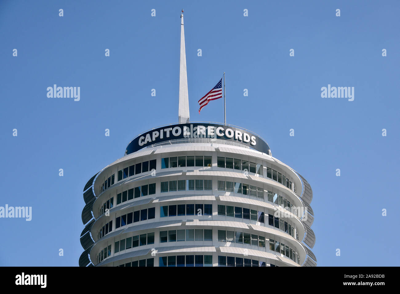 La torre del Campidoglio, la sede centrale della società di Capitol Records di Hollywood e Los Angeles, California, Stati Uniti d'America Foto Stock
