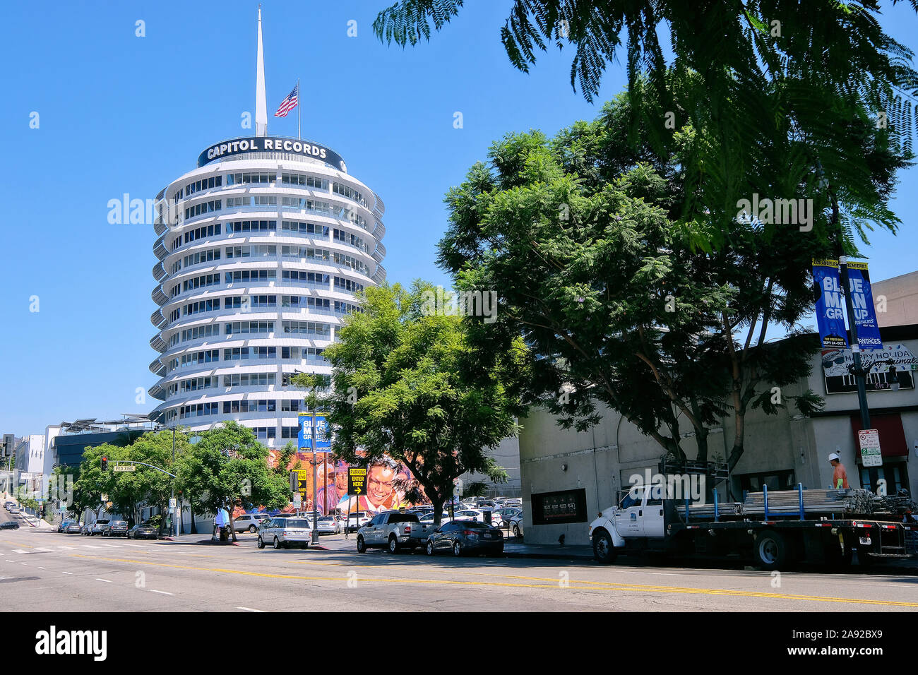 La torre del Campidoglio, la sede centrale della società di Capitol Records di Hollywood e Los Angeles, California, Stati Uniti d'America Foto Stock