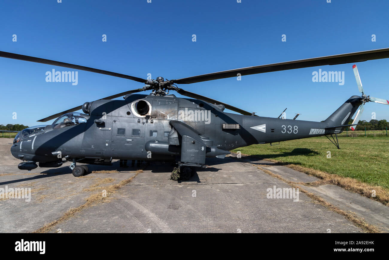 OSTRAVA, Repubblica Ceca - 22 settembre 2019: la NATO giorni. Un MI-24 Hind gunship elicotteri da combattimento è sul display statico. Luminosa giornata estiva. N. persone. Foto Stock