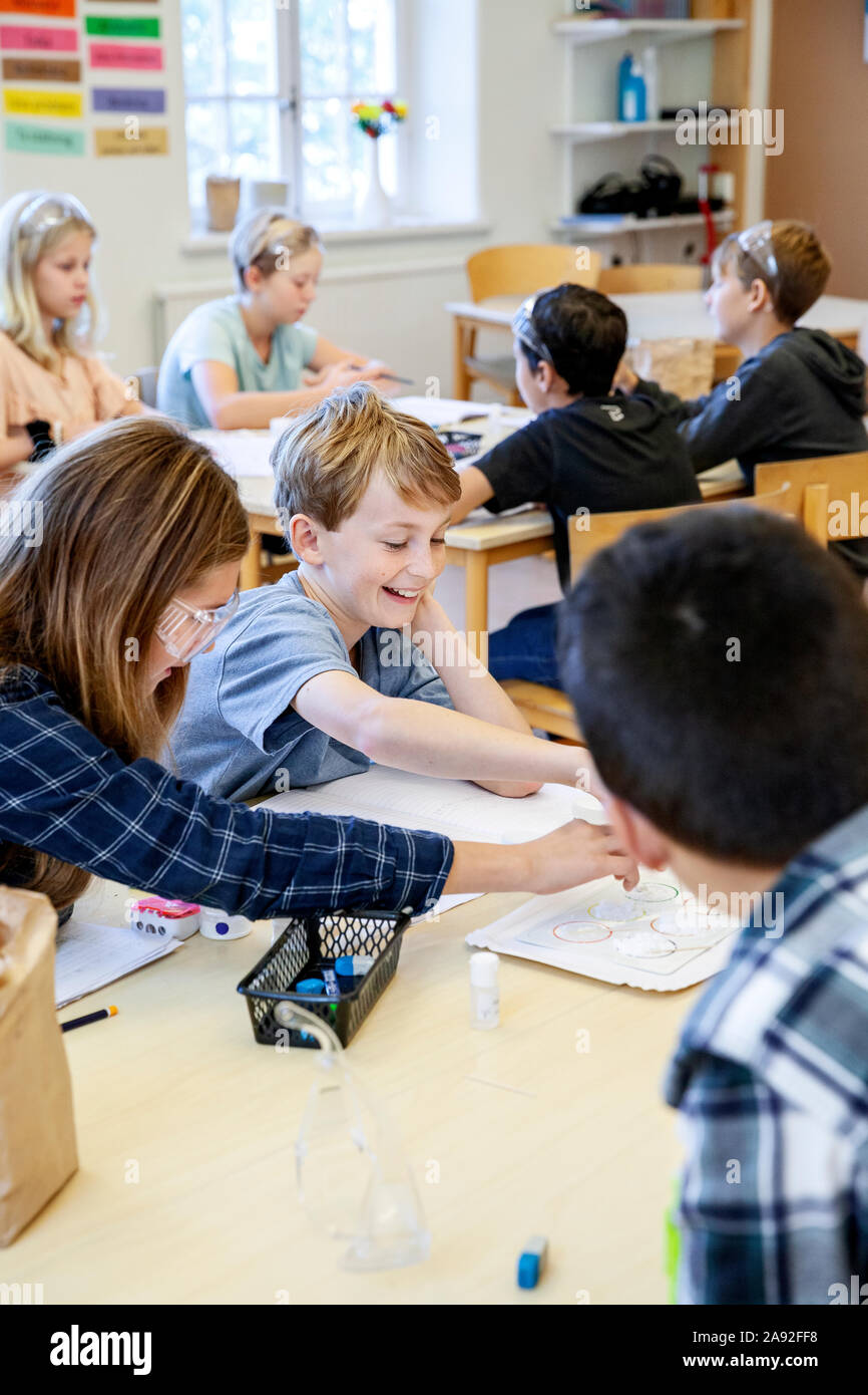 I bambini in aula Foto Stock