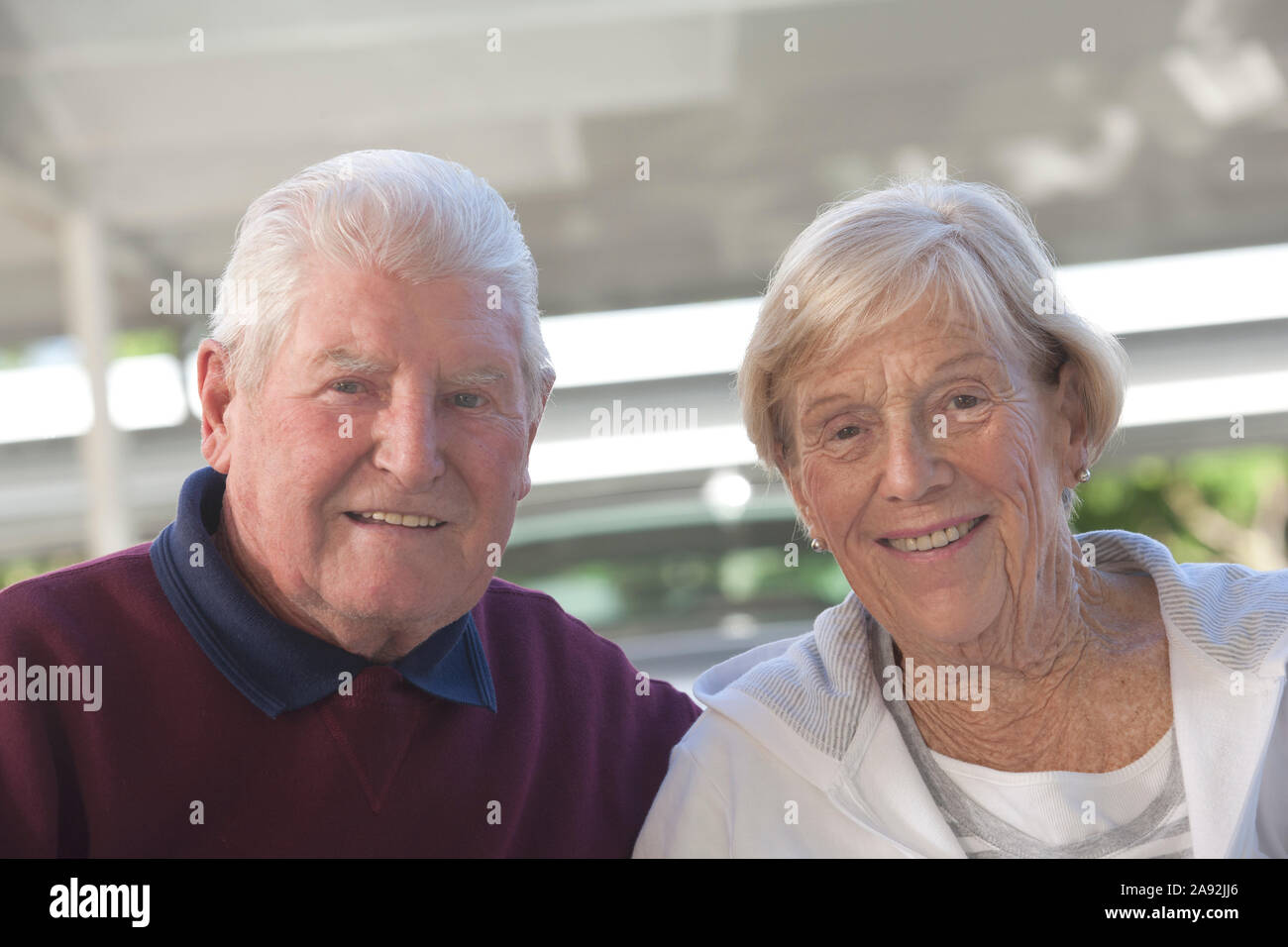 Ritratto di felice coppia senior sorridente Foto Stock