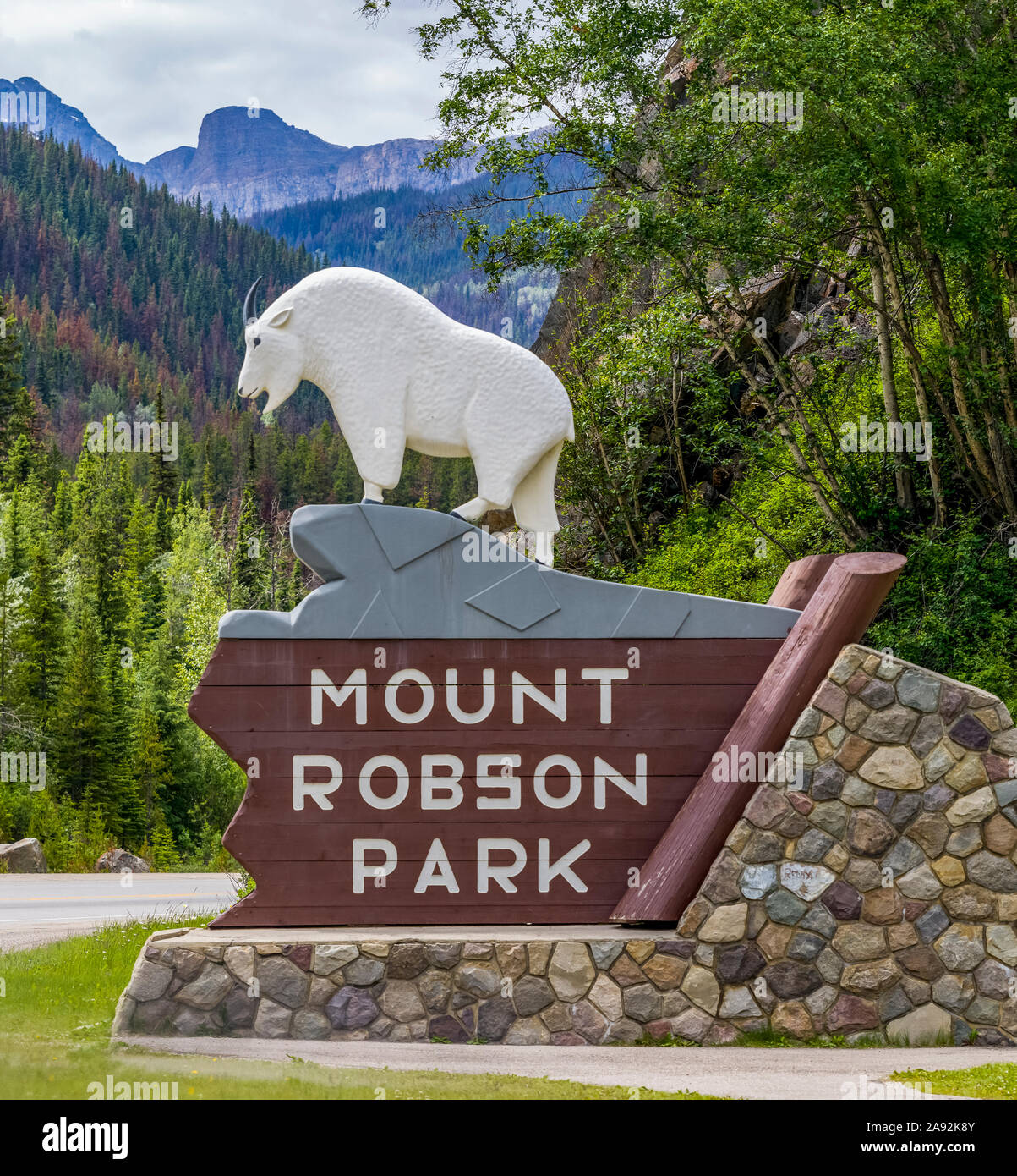 Cartello per Mount Robson Park nelle Montagne Rocciose canadesi; British Columbia, Canada Foto Stock