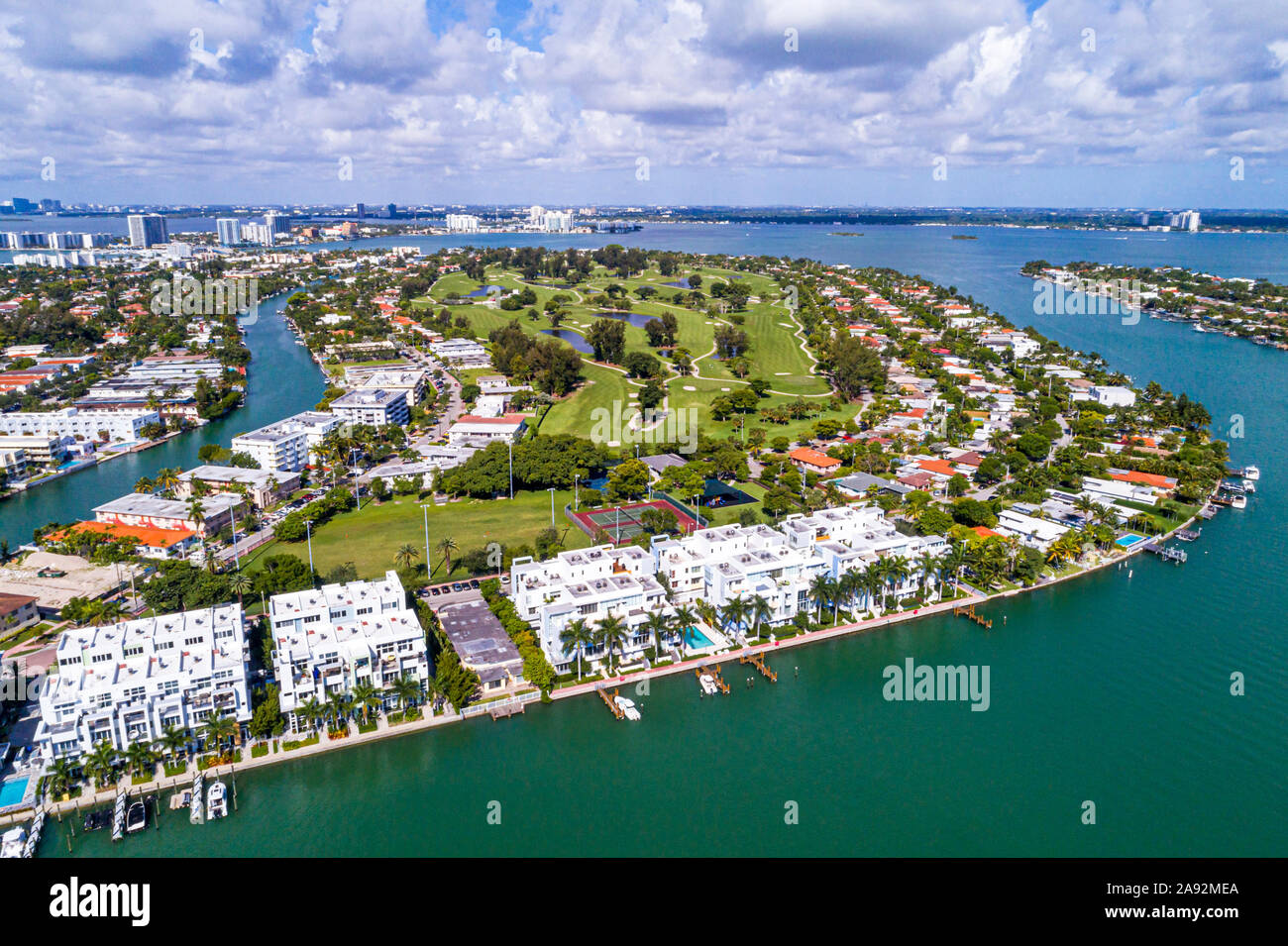 Miami Beach Florida,Normandy Shores Isles golf club,Biscayne Bay Water Waterfront residenze, Iris on the Bay aereo vista dall'alto, Foto Stock