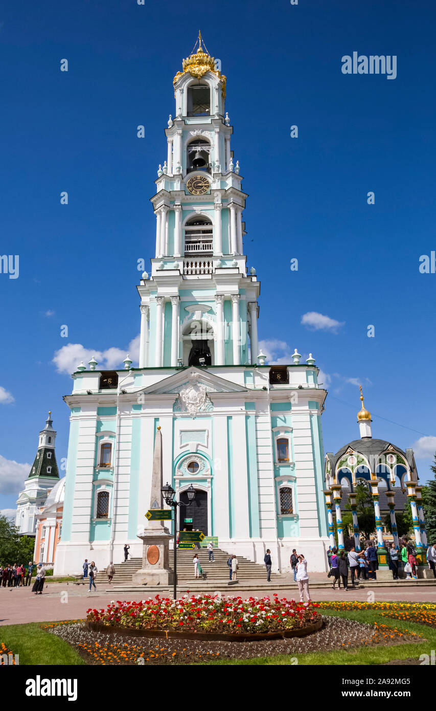 Campanile, complesso del Monastero di Trinity Sergius Lavra; Sergiev Posad, Mosca Oblast, Russia Foto Stock
