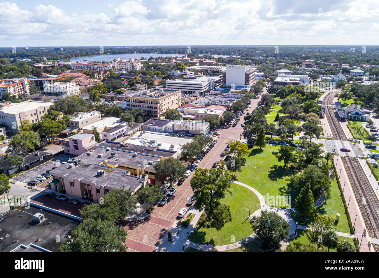 Winter Park Florida,Orlando North South Park Avenue,quartiere degli affari Central Park stazione ferroviaria Amtrak Sunrail,vista aerea dello skyline della città, Foto Stock