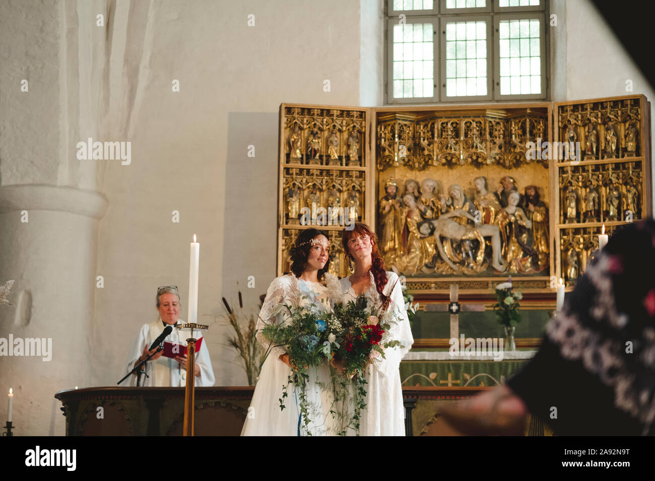 Brides alla cerimonia di nozze Foto Stock