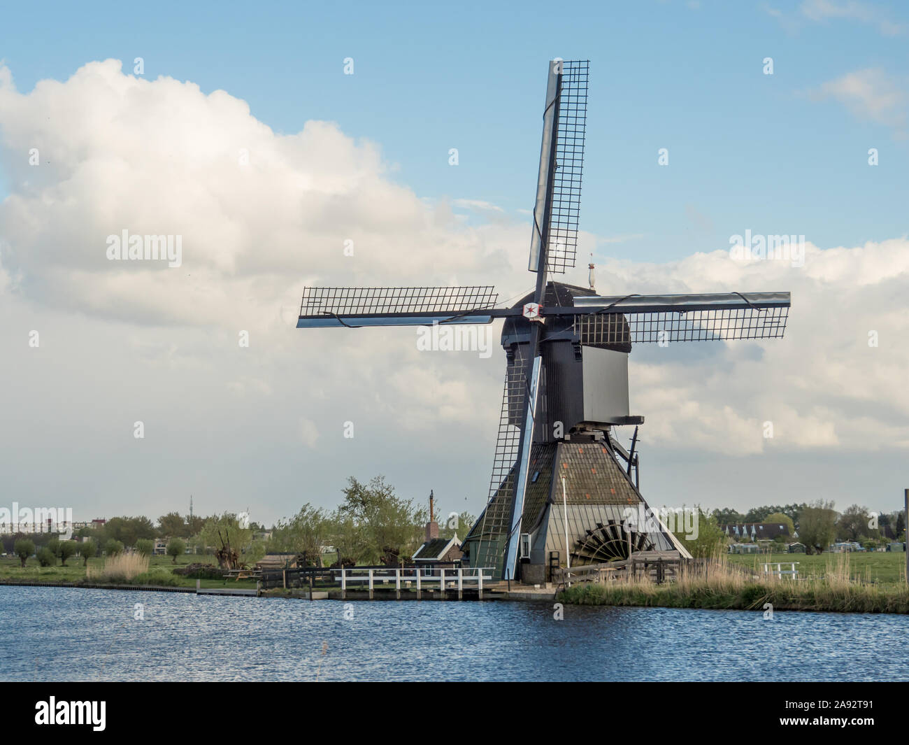 Storici mulini a vento olandese a Kinderdijk, South Holland, Paesi Bassi Foto Stock