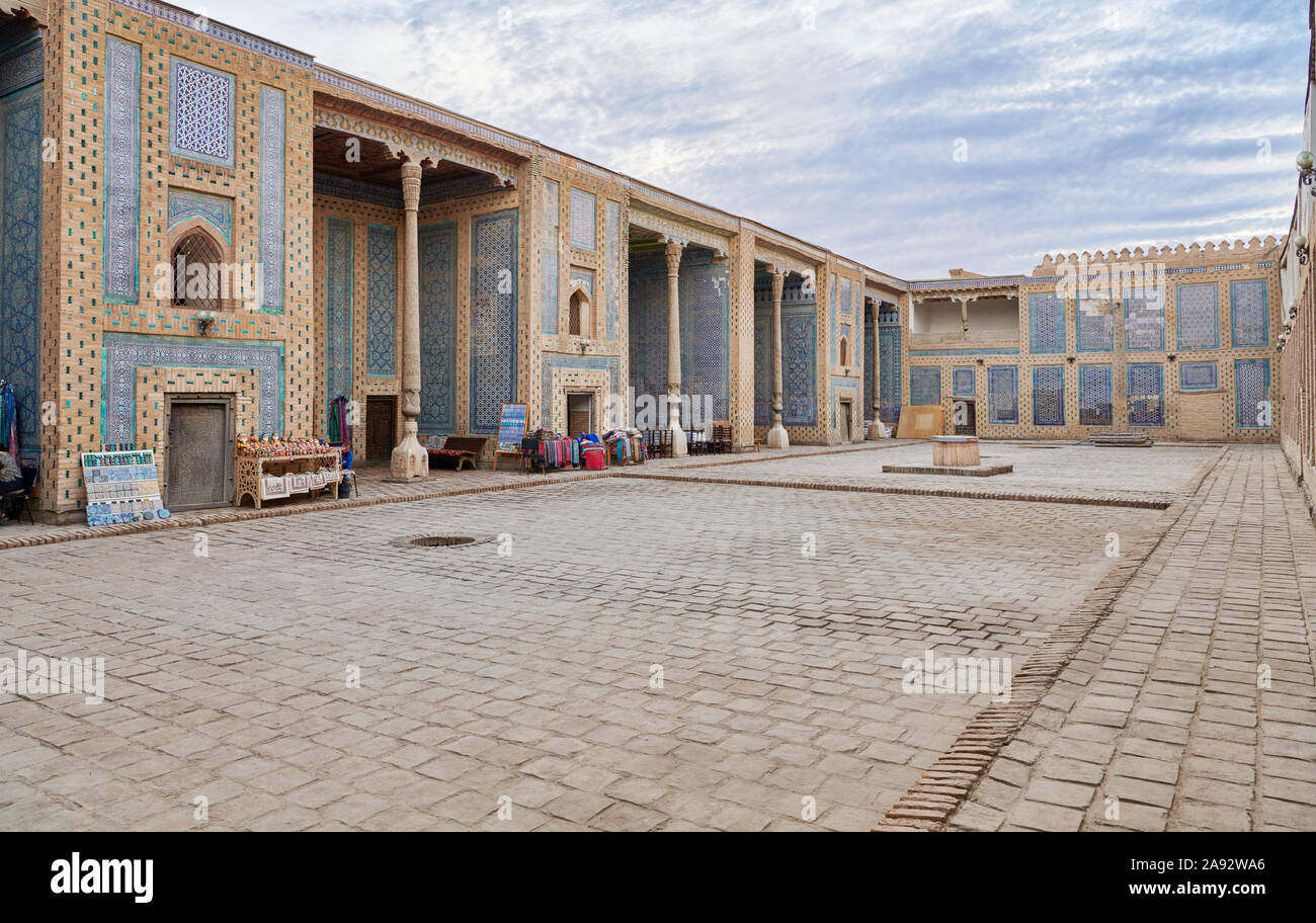 Pareti piastrellate in harem, Tash Khauli palace, noto anche come Tash Hauli o Tosh Hovli, Itchan-Kala, Khiva, Uzbekistan in Asia centrale Foto Stock