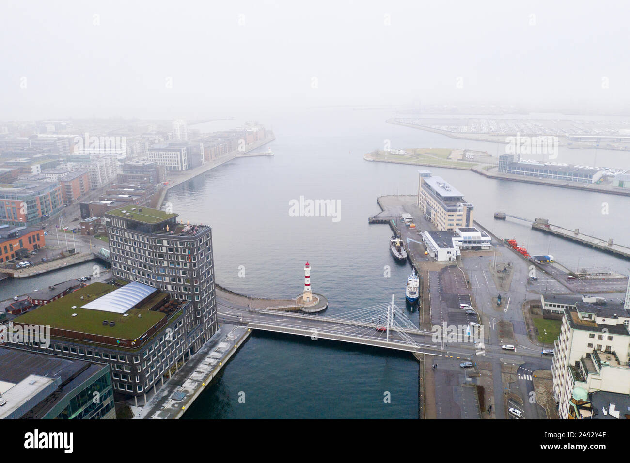 Gli edifici della città in mare Foto Stock