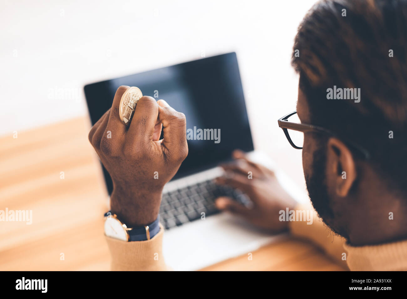 Close up African American businessman holding bitcoin Foto Stock