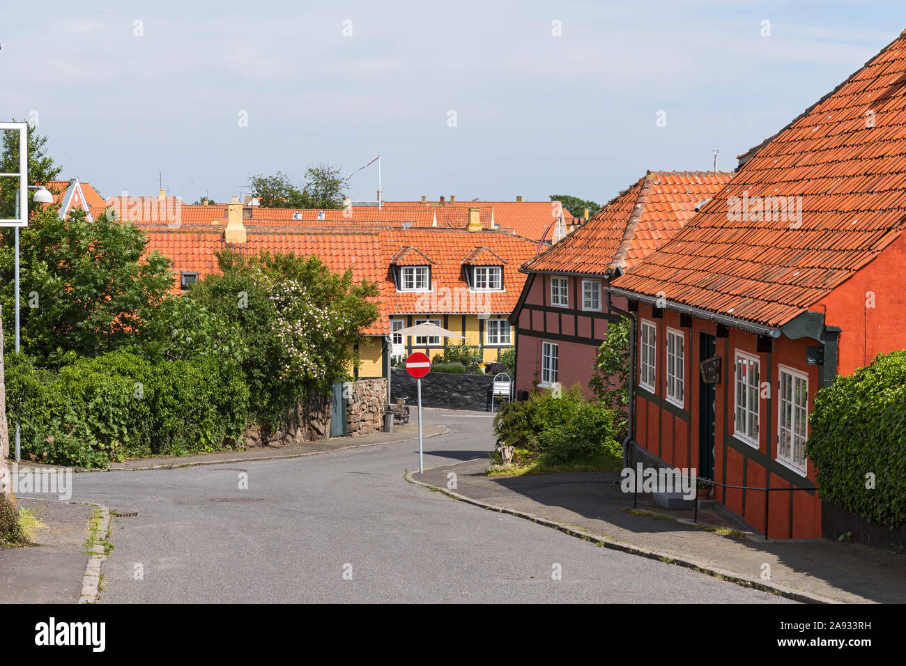 Svaneke, Bornholm, Dänemark; Strasse, Wohnhäuser Foto Stock