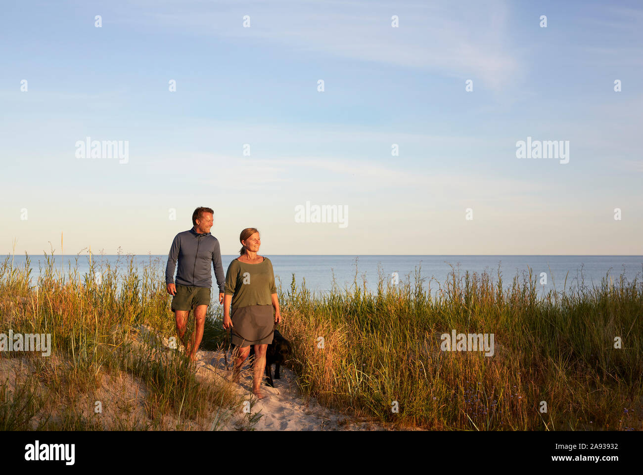 Coppie che camminano Foto Stock