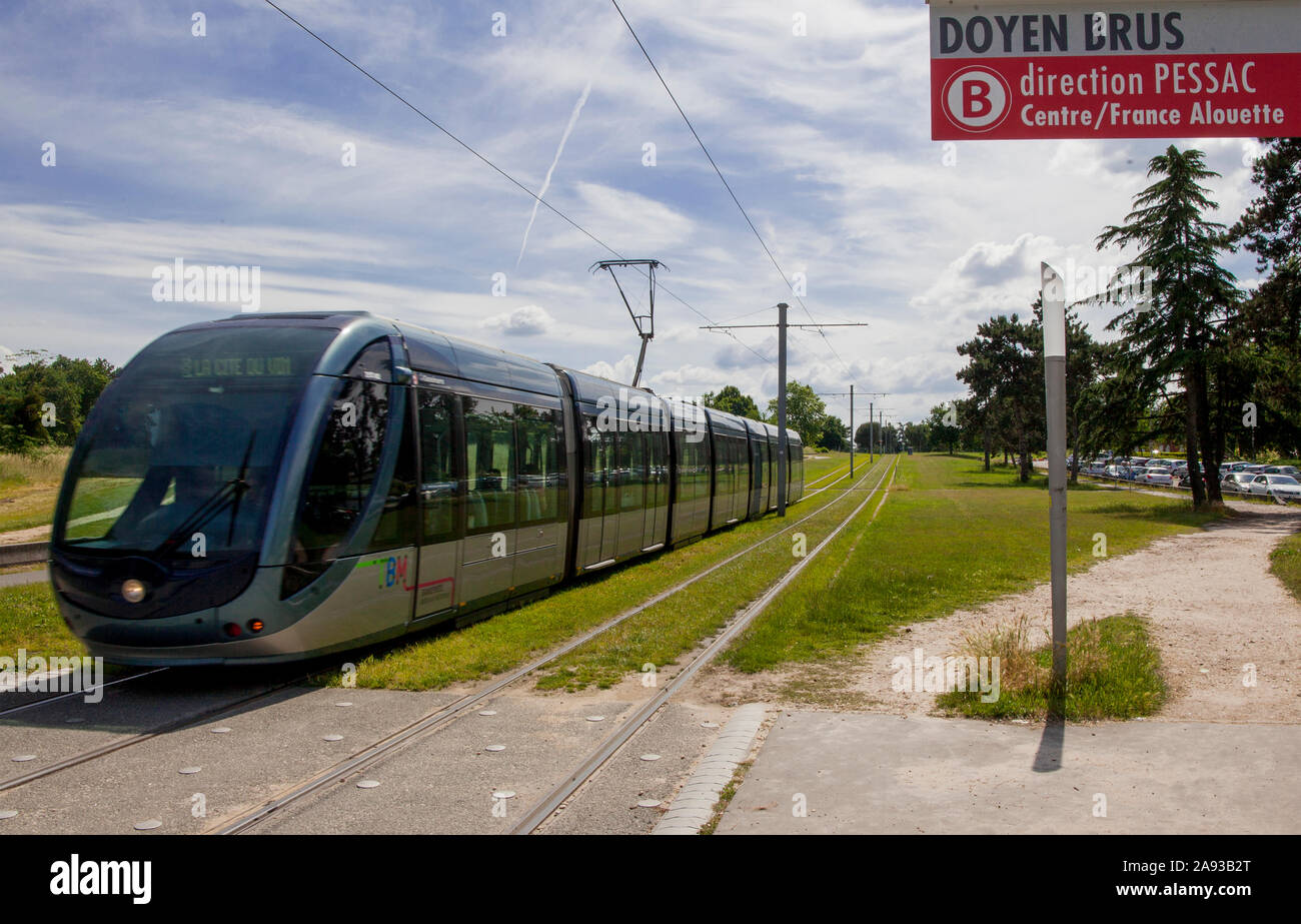 Fermata tram "oyen Brus' a Bordeaux, Francia Foto Stock