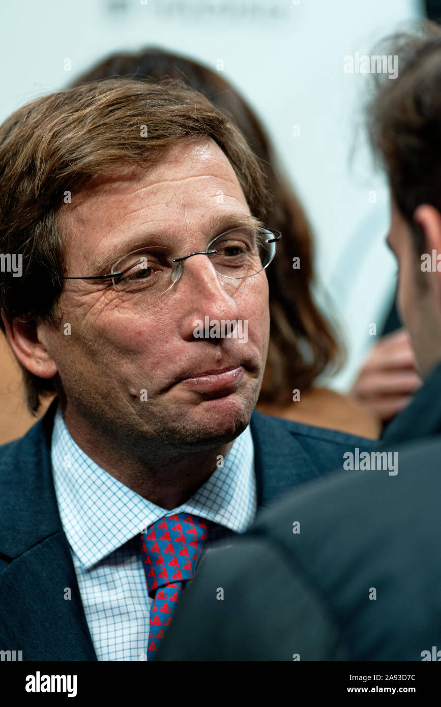 Caja Magica, Madrid, Spagna. 12 Novembre, 2019. Tennis: presentazione ufficiale della Coppa Davis finale da Rakuten 2019. Jose Luis Martinez-Almeida, sindaco di Madrid nell'immagine. Caja Magica, Madrid, Spagna. Credito: EnriquePSans/Alamy Live News Foto Stock