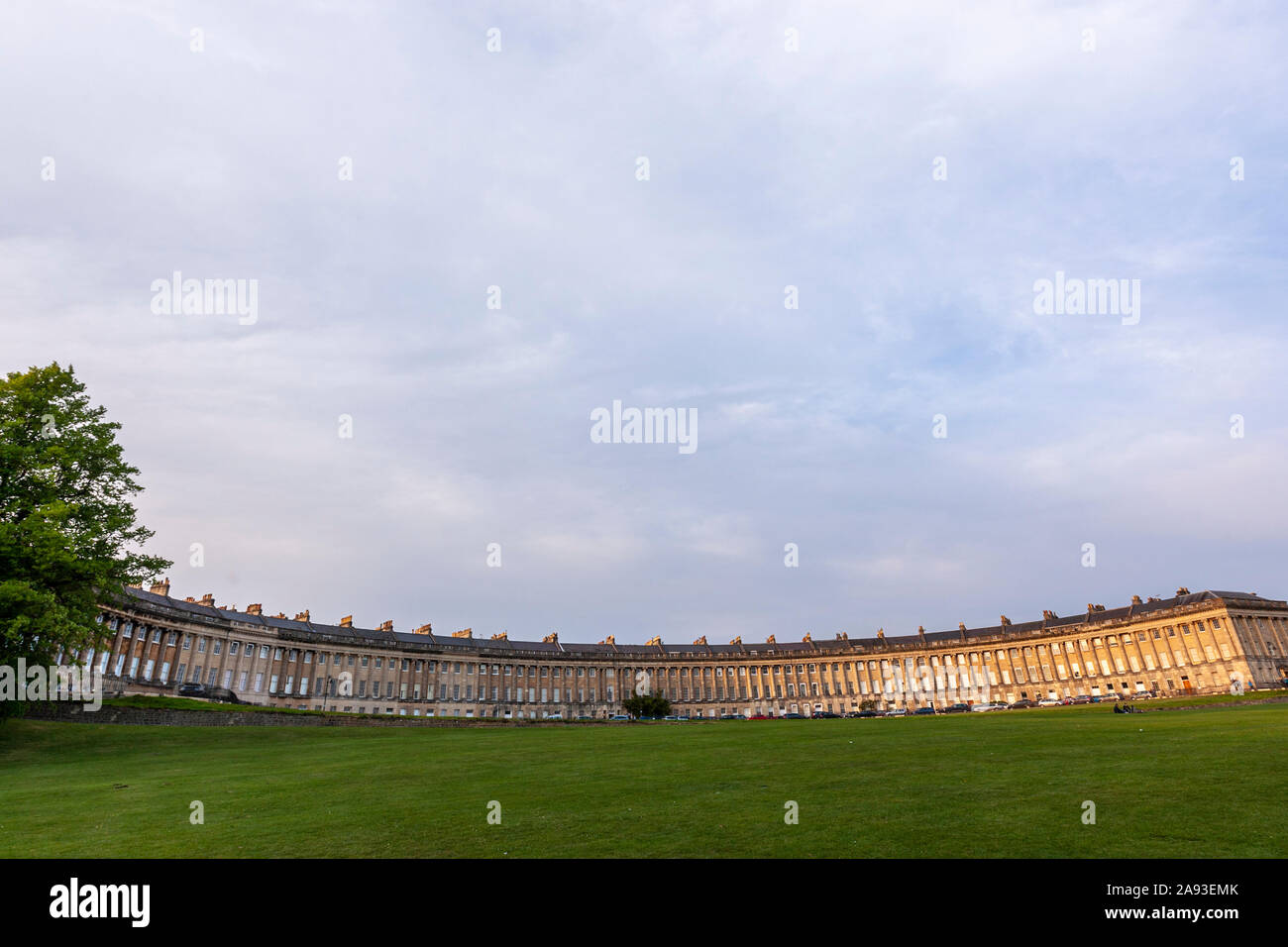 Royal Crescent, una fila di 30 case a schiera, bagno, Somerset, Inghilterra, Regno Unito Foto Stock