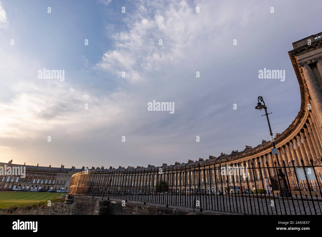 Royal Crescent, una fila di 30 case a schiera, bagno, Somerset, Inghilterra, Regno Unito Foto Stock