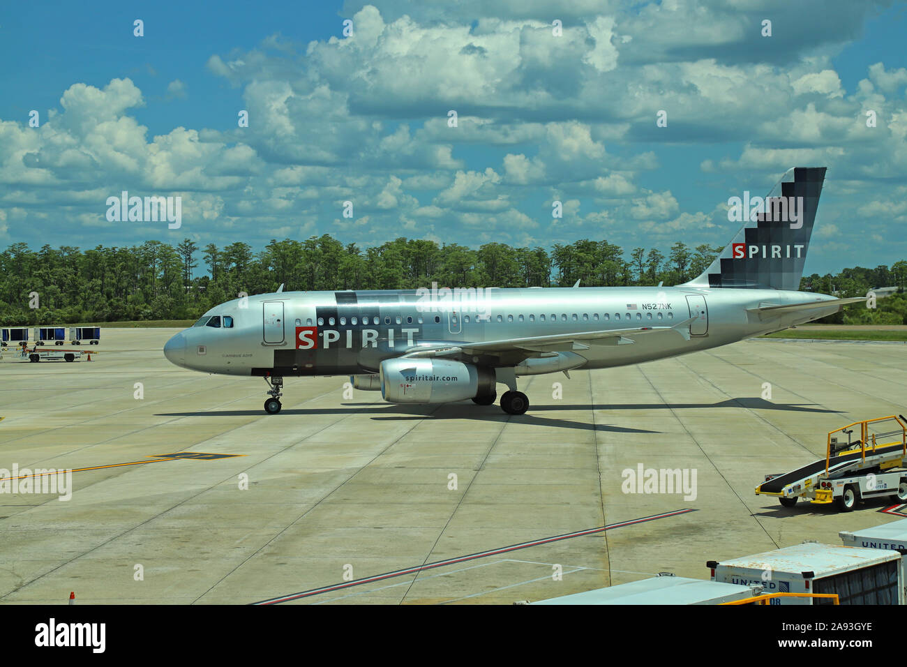 Spirito Airlines Airbus A319-132 N527NK taxying all'Aeroporto di Orlando Florida Foto Stock