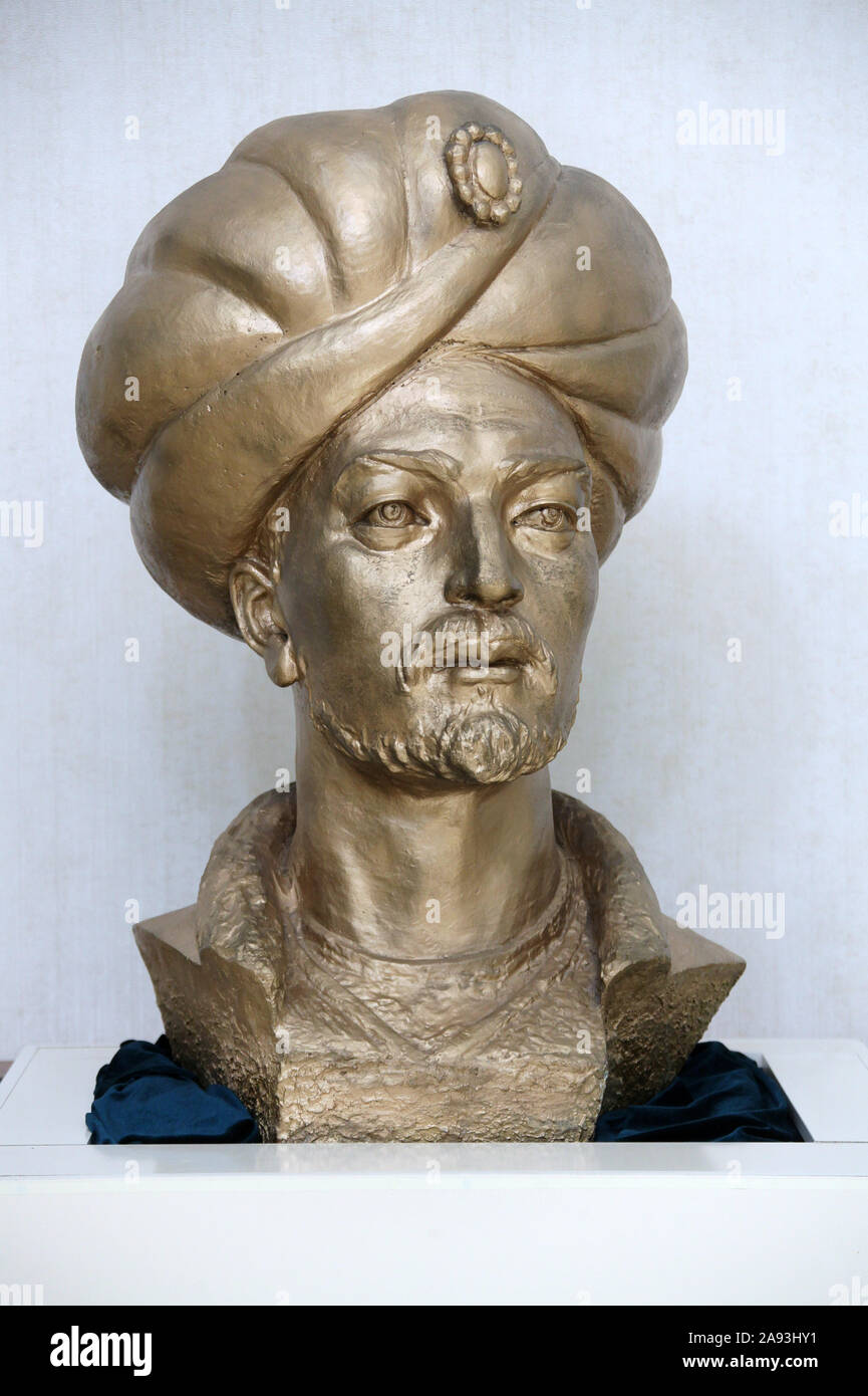 Busto di Zahiriddin Muhammad Bobur al suo nuovo museo di Andijan Foto Stock