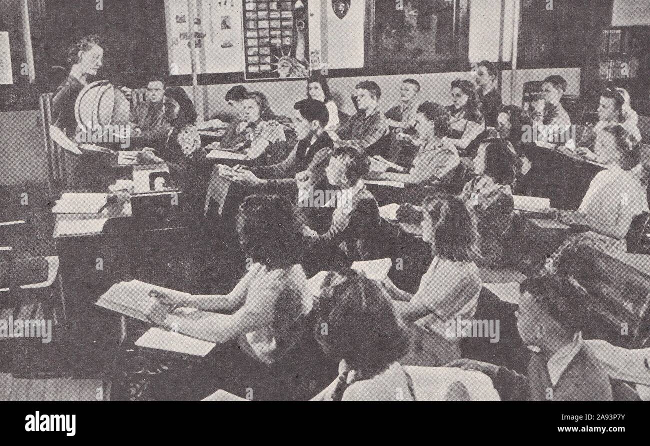 American settima classe di qualità in alta scuola imparare la geografia 1930s. Foto Stock