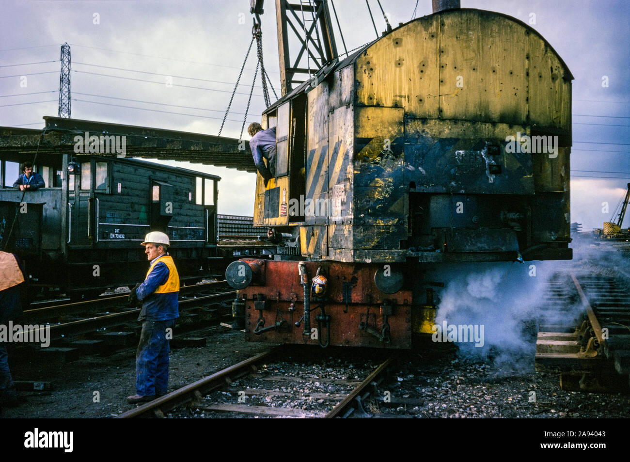 Gru a vapore presso il deposito British Rail Beighton, 1978 o 79. Vicino a Sheffield, Yorkshire, Inghilterra, Regno Unito Foto Stock