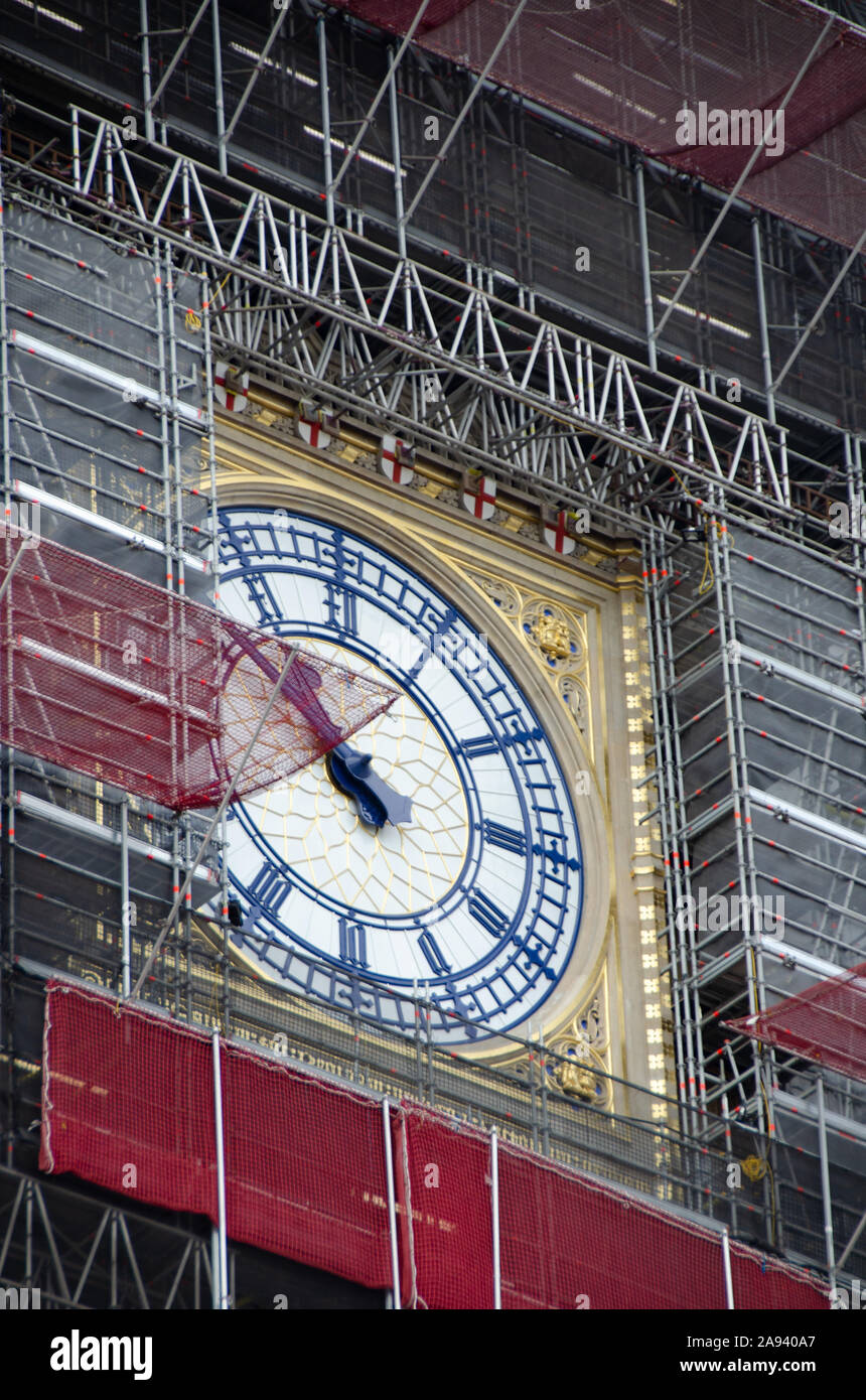 Il big ben il parlamento a Londra sotto lavori di rinnovo Foto Stock