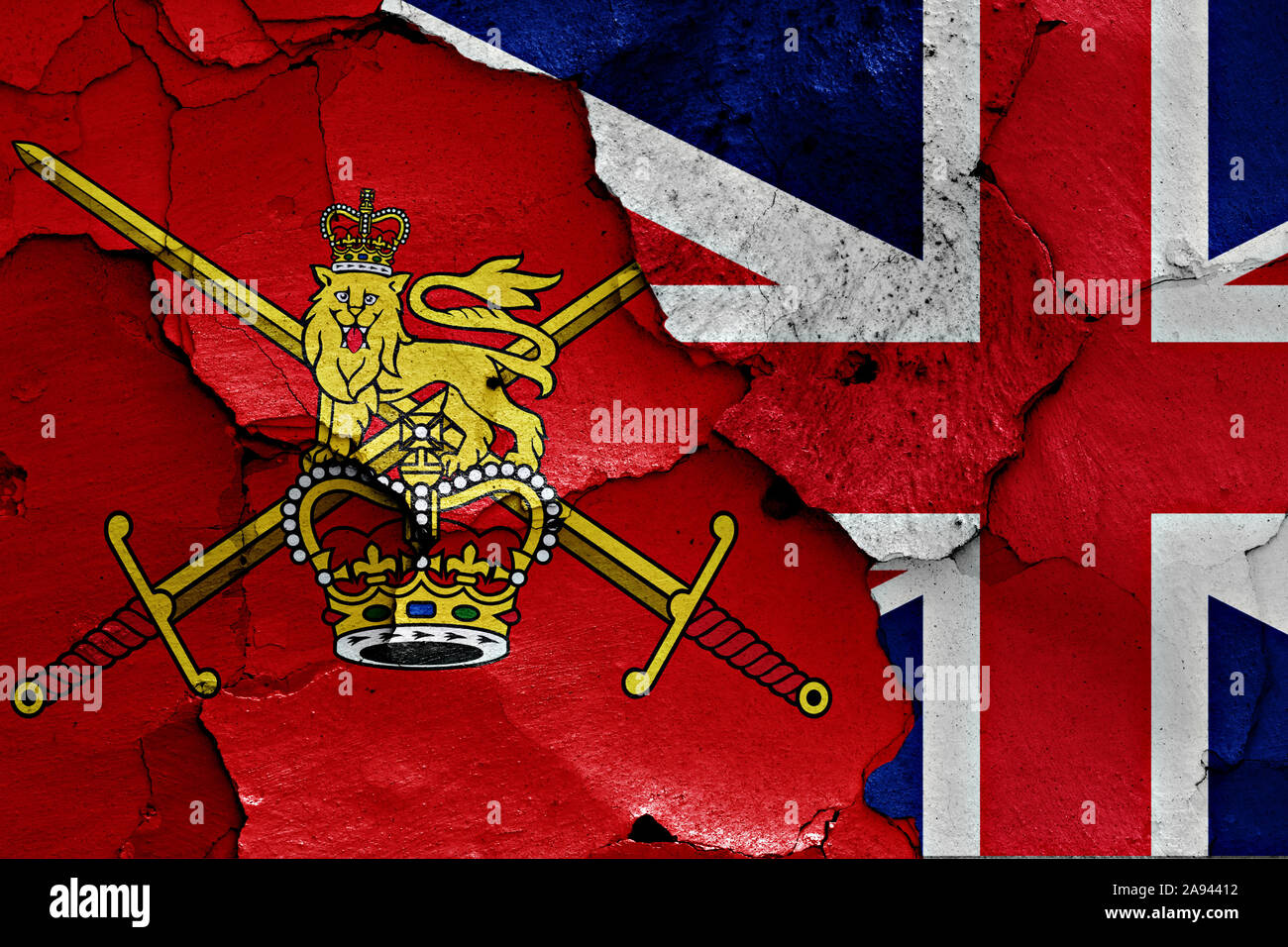 Bandiere di esercito britannico e UK dipinta sulla parete incrinato Foto Stock