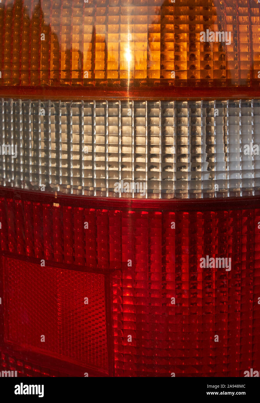 Vista ravvicinata del cristallo aspetto di auto luce posteriore Foto Stock