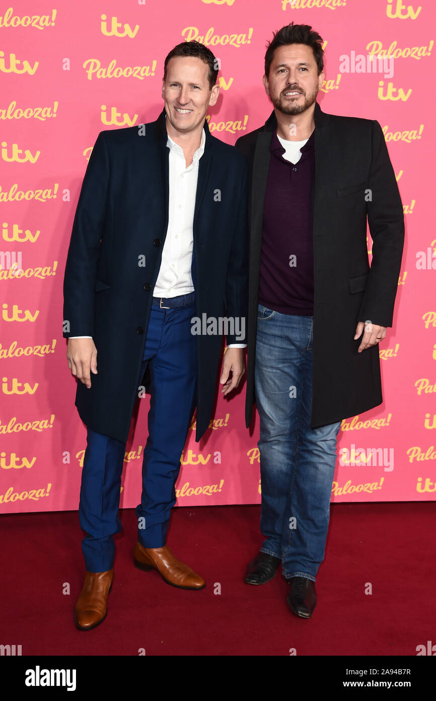 Londra, Regno Unito. 12 novembre 2019: Brendon Cole e Jeremy Edwards arriva per la ITV Palooza presso la Royal Festival Hall di Londra. Immagine: Steve Vas/Featureflash Foto Stock