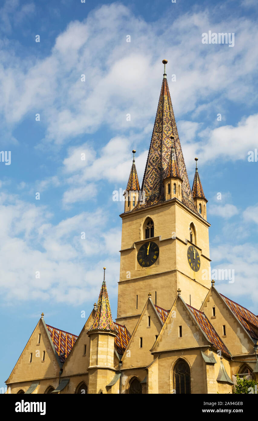 Torre dell'Orologio, Cattedrale evangelica, fondata nel 1320; Sibiu, Regione Transilvania, Romania Foto Stock