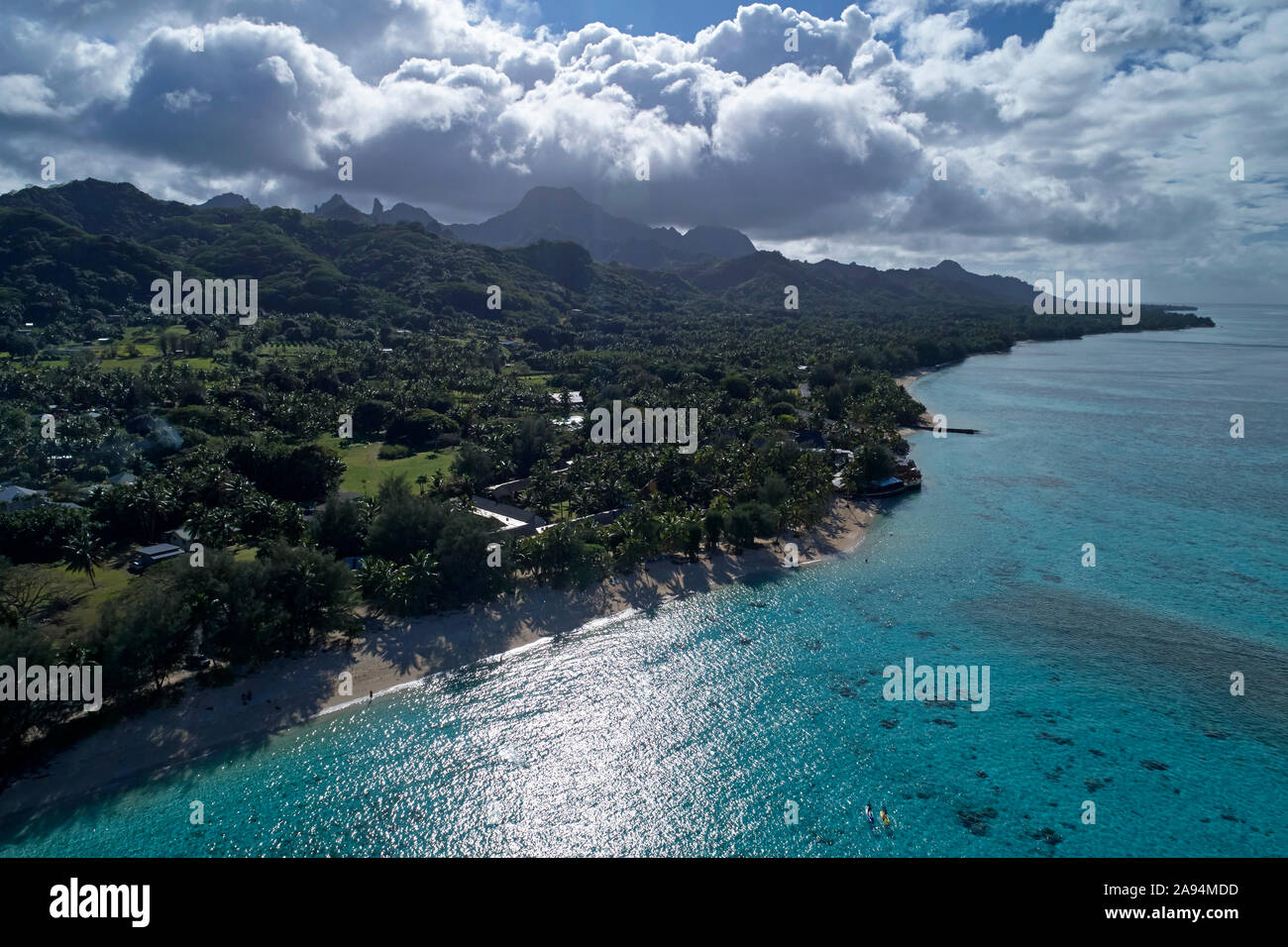 Aroa Beach, e il Rarotongan Resort Rarotonga Isole Cook, South Pacific - antenna fuco Foto Stock