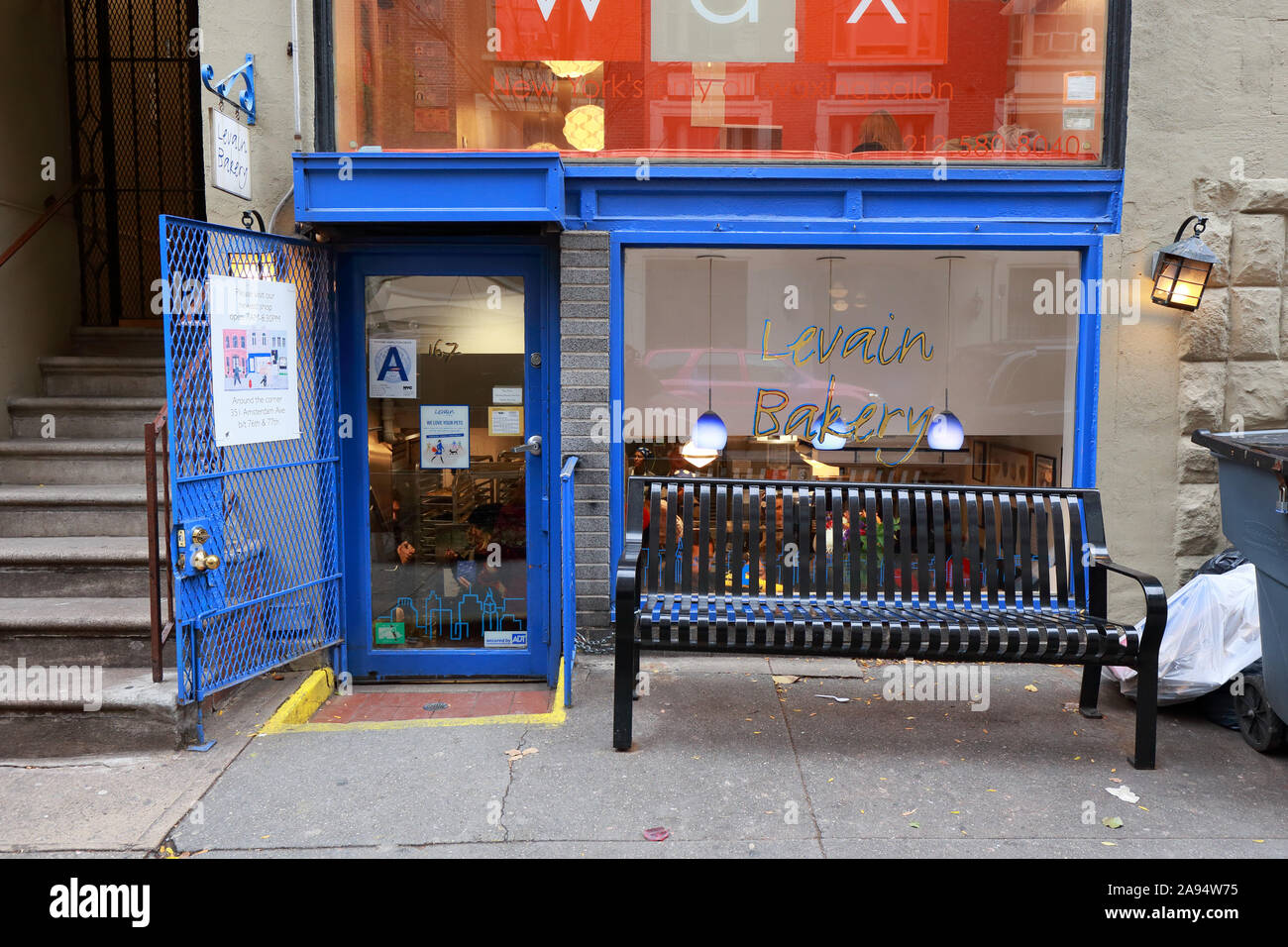 Levain Bakery, 167 West 74Street, New York, NY. esterno alla vetrina di un negozio di cookie nella Upper West Side di Manhattan Foto Stock