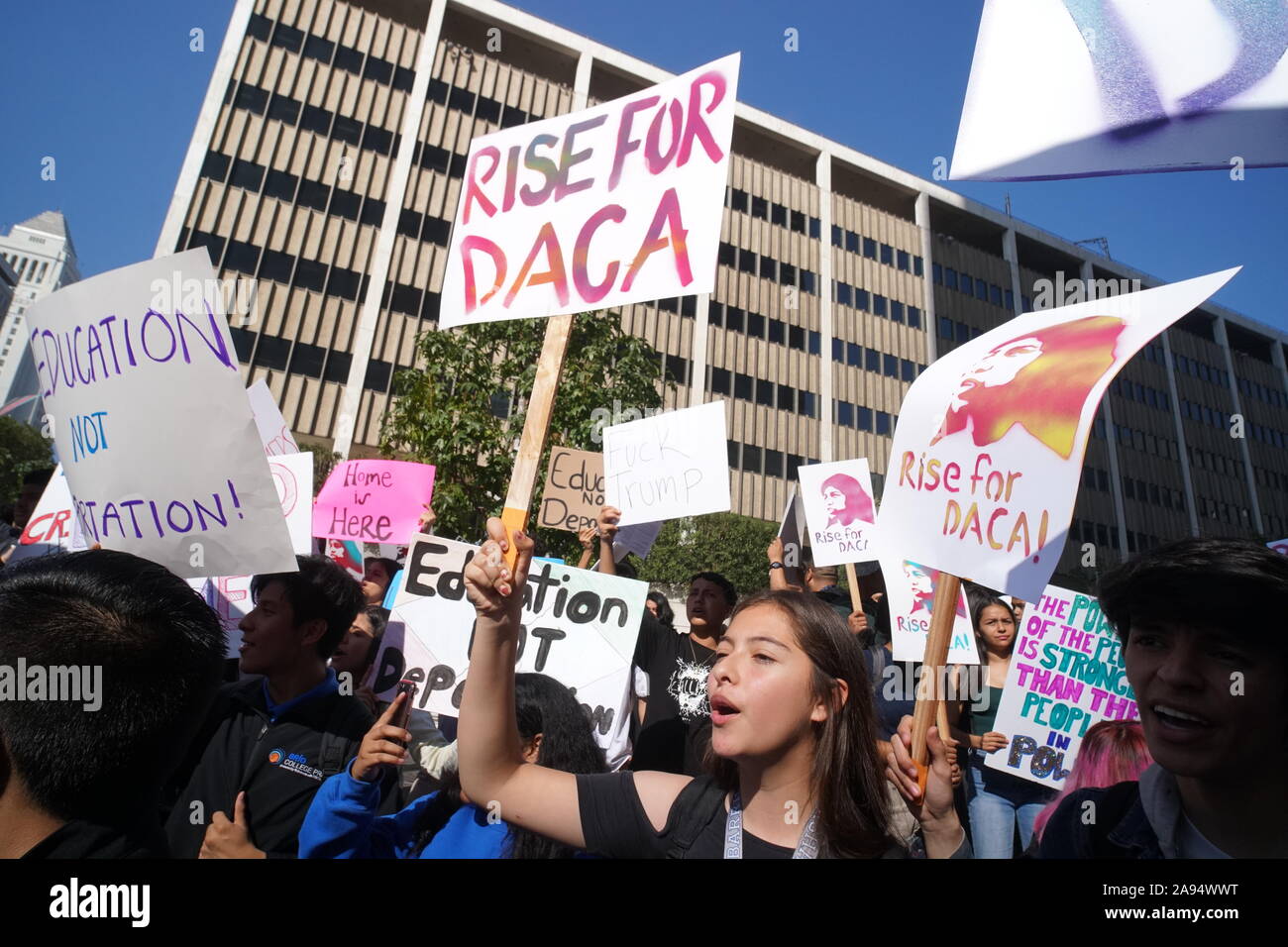 Los Angeles, California, USA, xii oct, 2019.centinaia di Los Angeles le proteste degli studenti Presidente Trump per la decisione di abrogazione DACA politica. Foto Stock