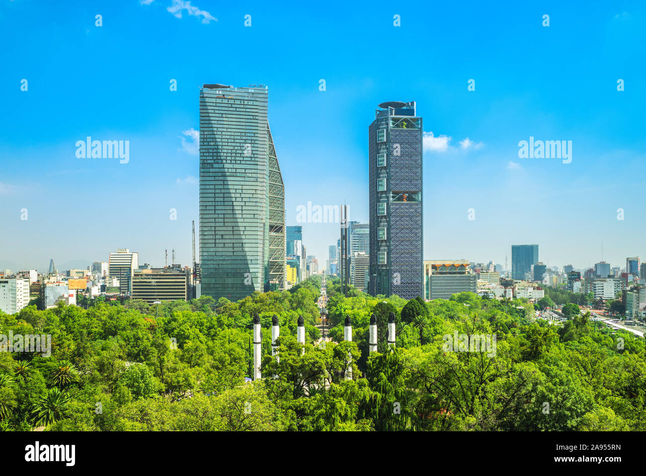 Skyline di Città del Messico e il parco Chapultepec Foto Stock