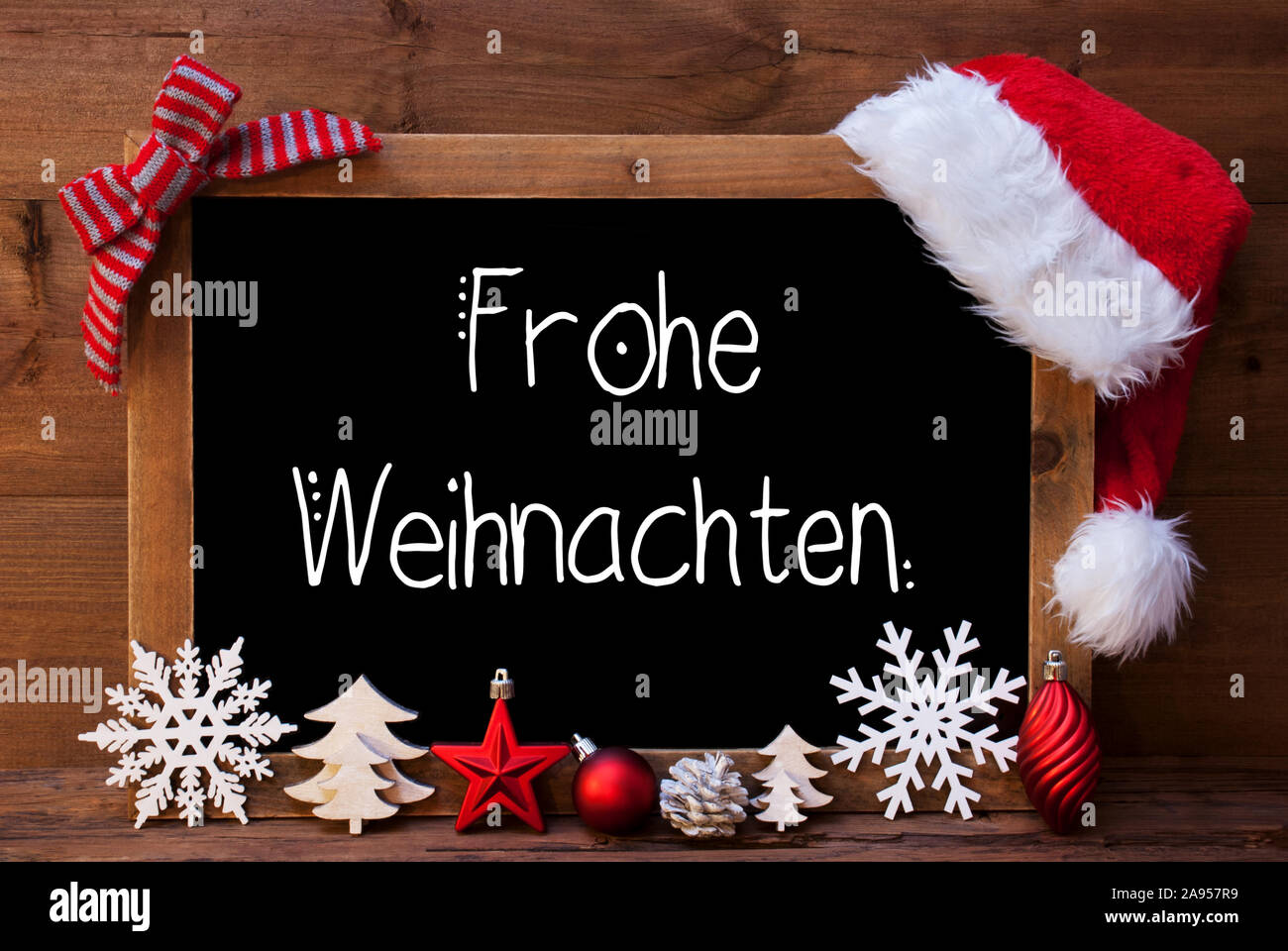 Lavagna, decorazione, palla rossa, Frohe Weihnachten significa Buon Natale  Foto stock - Alamy