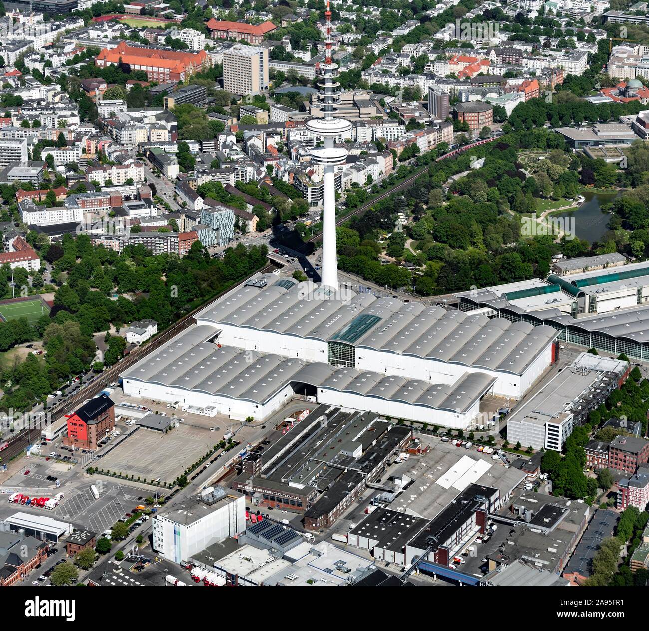 Hamburger Messe, sale espositive, la torre della televisione Heinrich-Hertz-Turm, St. Pauli, Amburgo, Germania Foto Stock